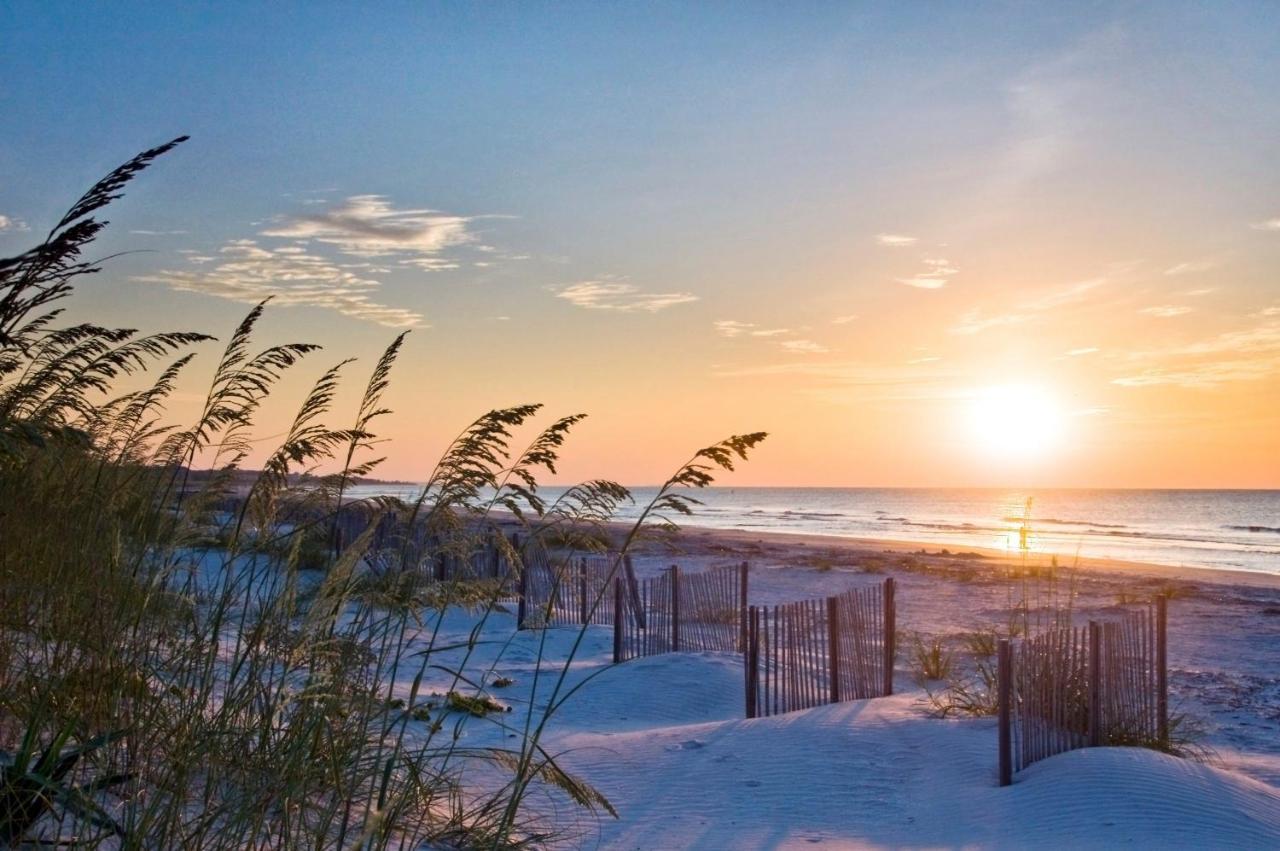 Ocean Dunes Villas #111, Beach Condo In Coligny Beach, 43 S Forest Beach Dr, Hilton Head Sc, Oceanfront Condo, Heated Pool, By Vacation Rental Hhi ヒルトンヘッドアイランド エクステリア 写真